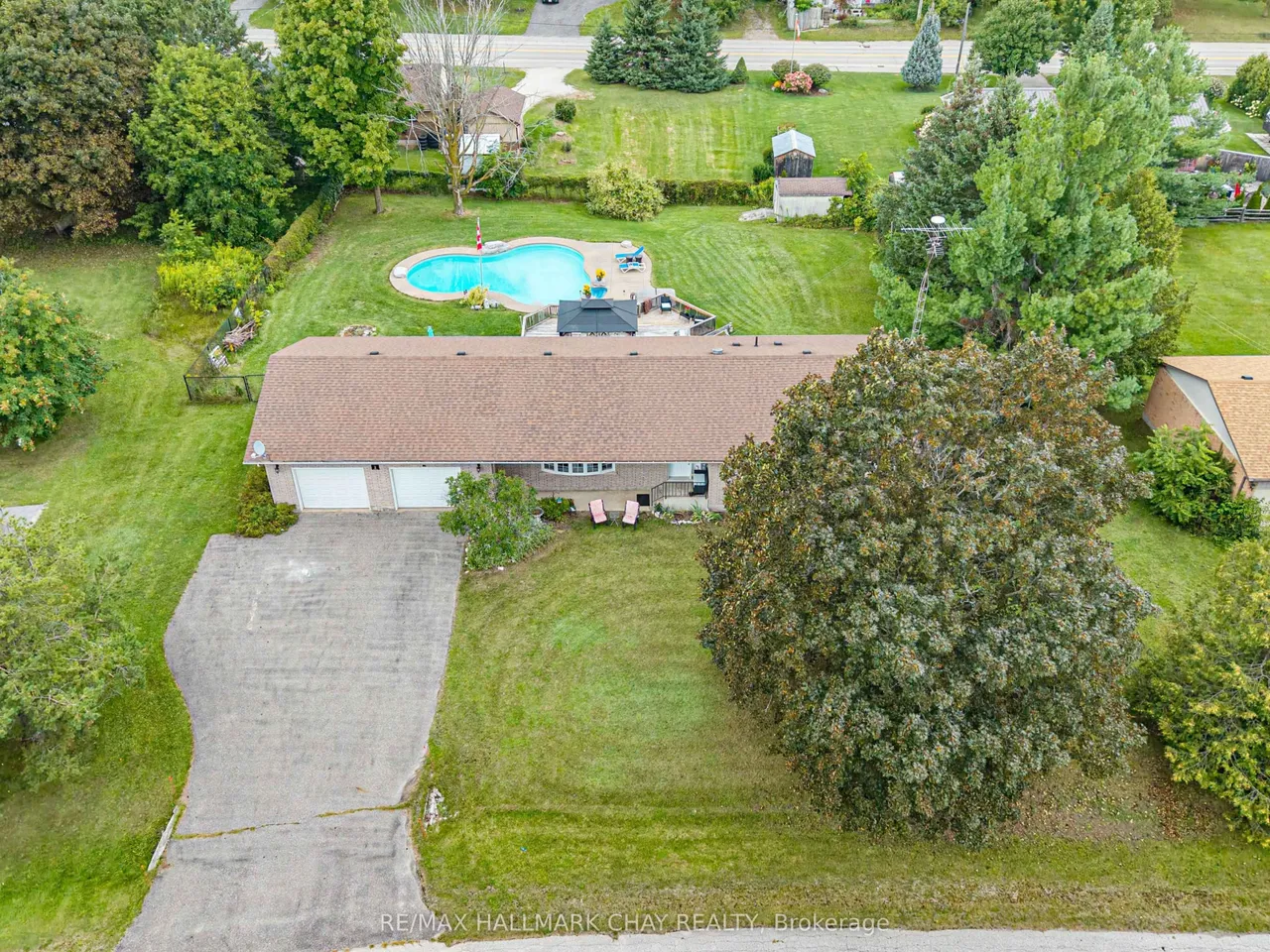 6 Maes Crescent