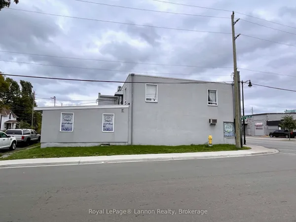 320/322 May Street N — photo 2