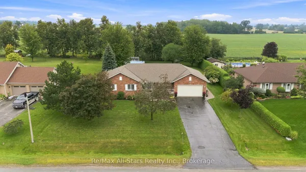 22 Hallett Crescent — photo 2