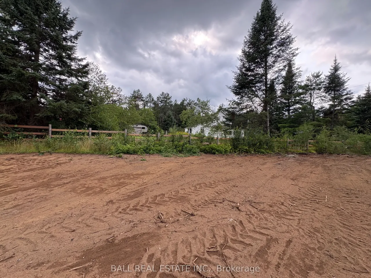 0 The Avenue — photo 2