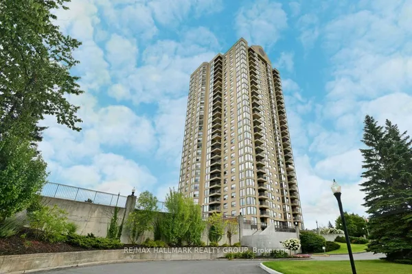 545 St Laurent Boulevard — photo 2