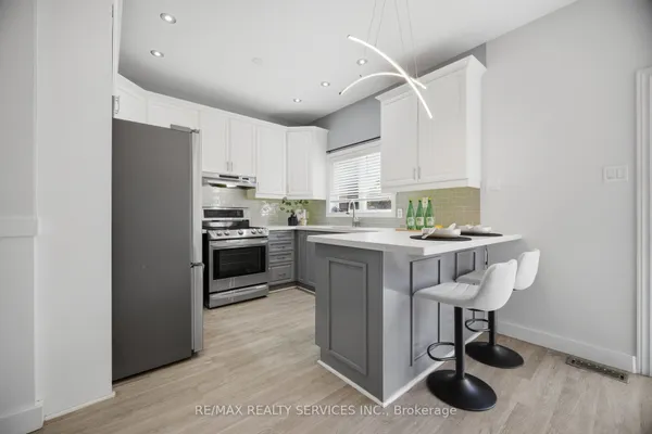 5 Westhampton Way — photo 2