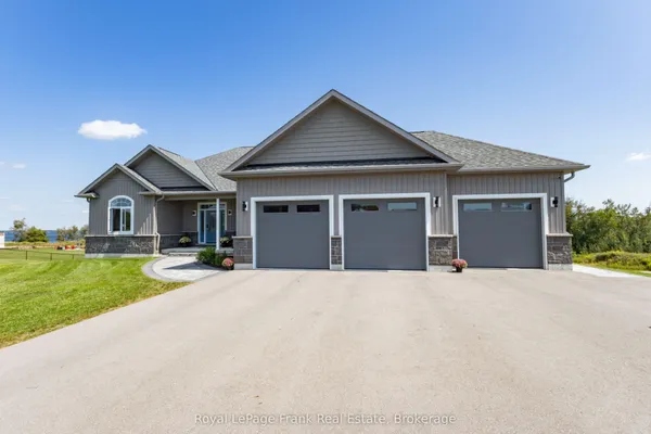 43 Lakeview Crescent — photo 2