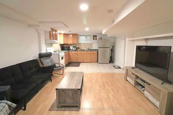 4472 Third Avenue — photo 2