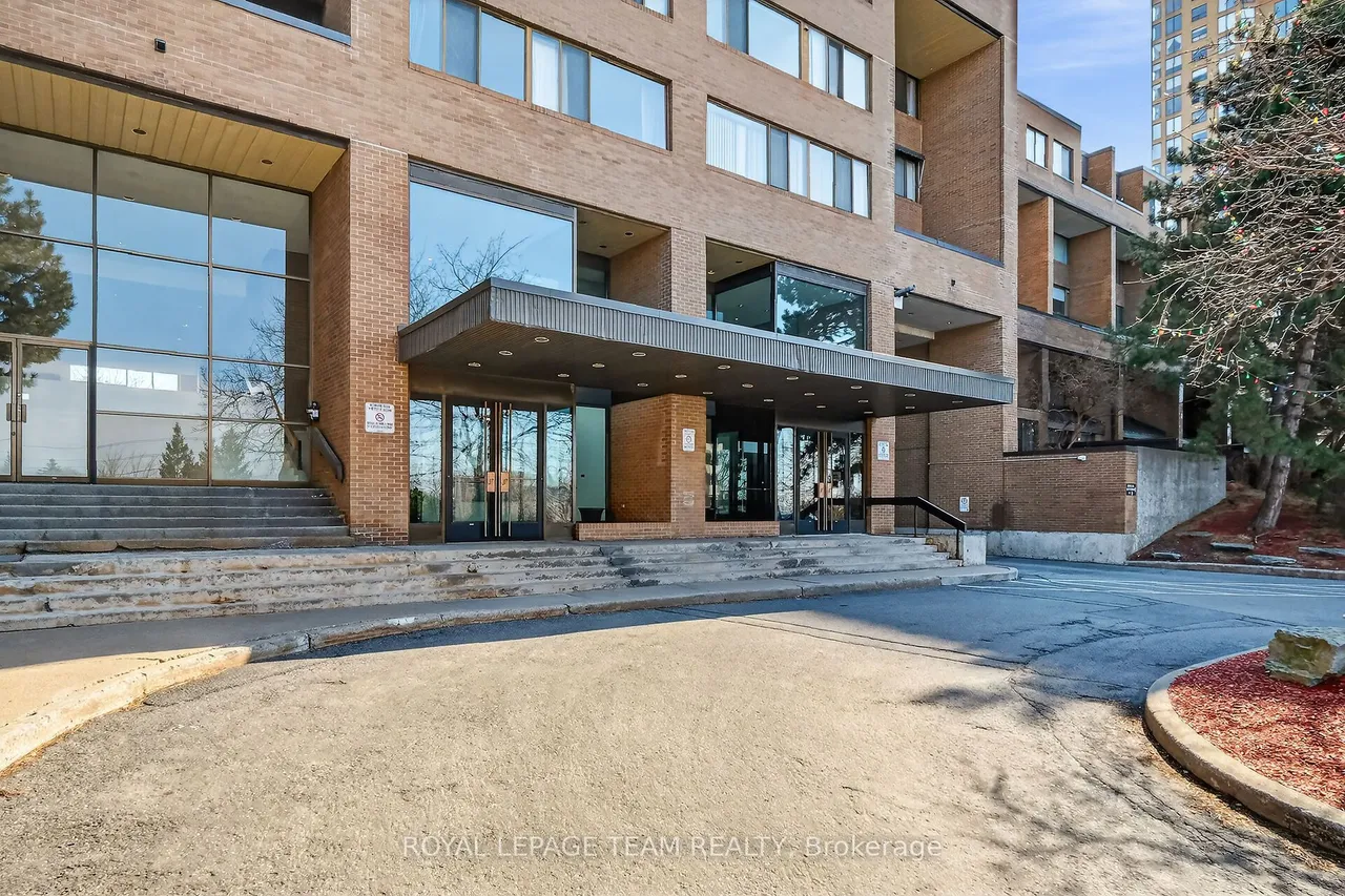 515 St Laurent Boulevard — photo 3