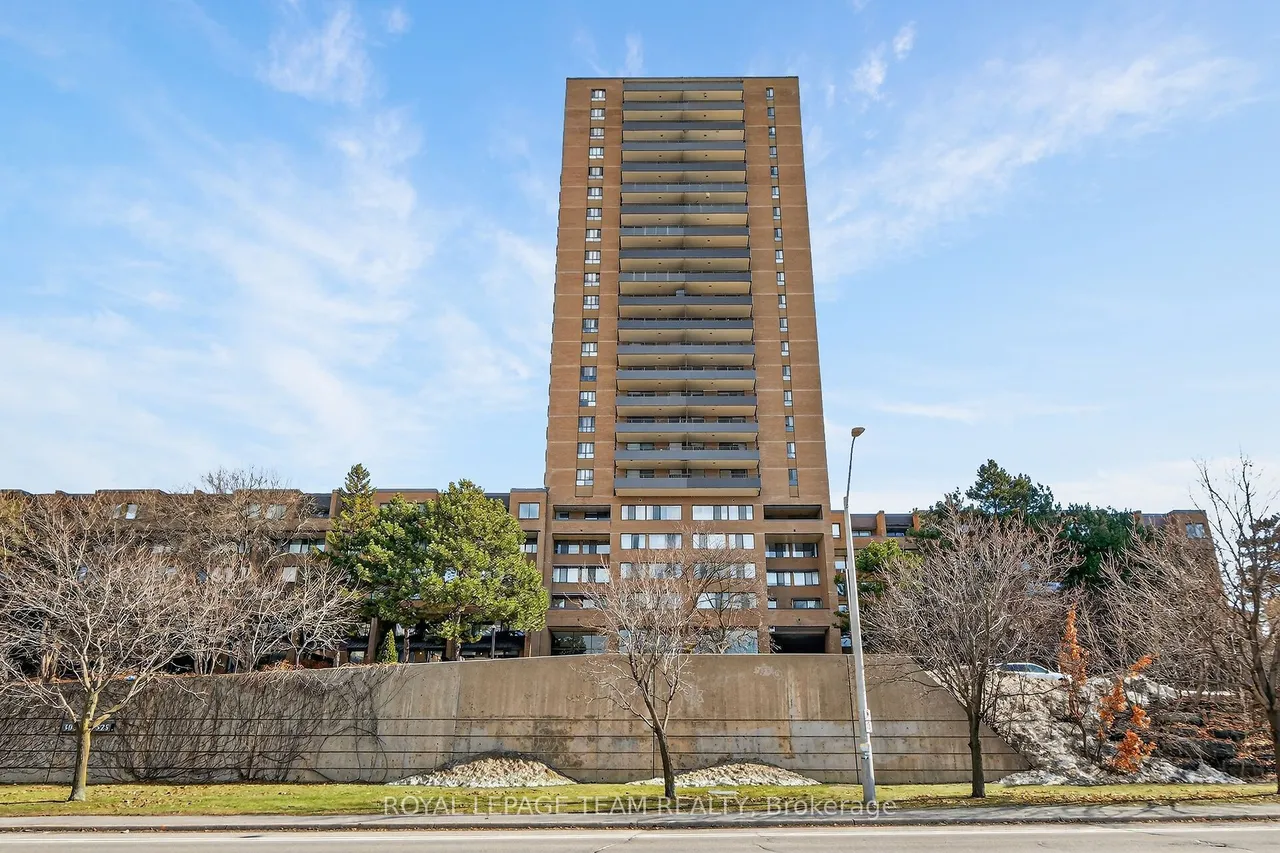 515 St Laurent Boulevard