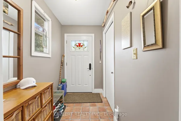 367 Charlton Avenue W — photo 2