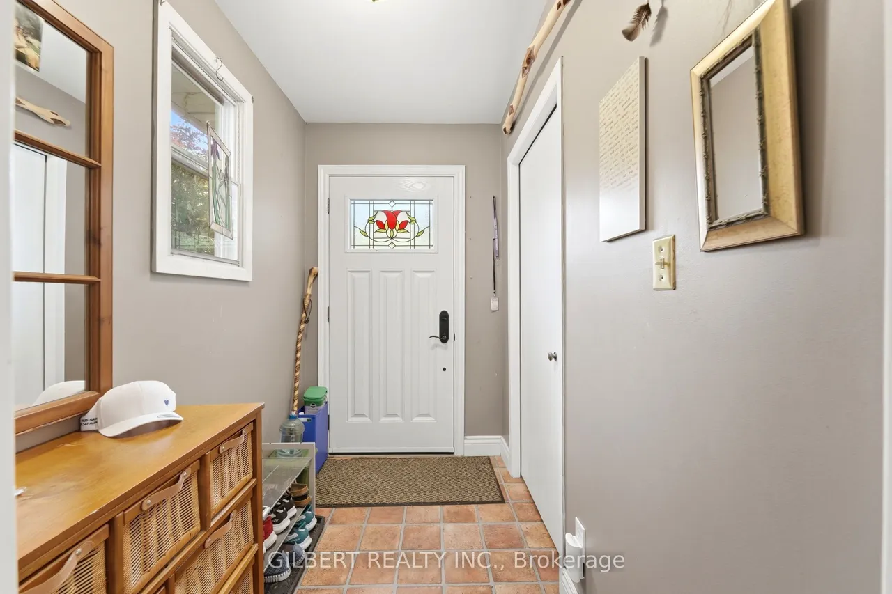 367 Charlton Avenue W — photo 2
