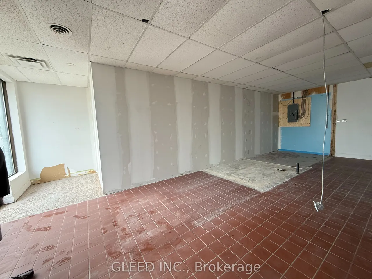 919 Oxford Street E — photo 3