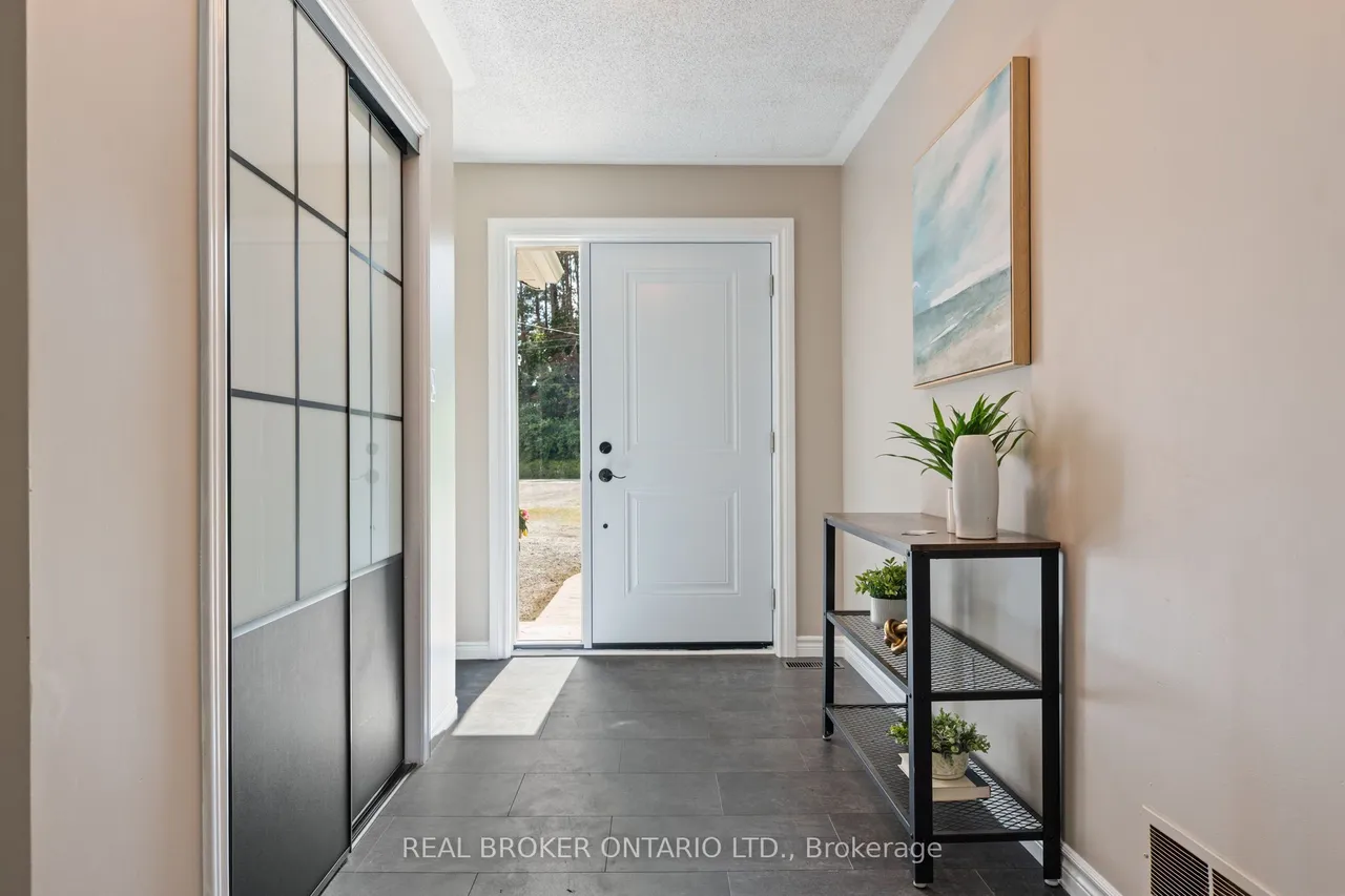 553 NORFOLK COUNTY ROAD 21 — photo 3
