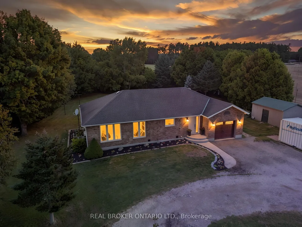 553 NORFOLK COUNTY ROAD 21 — photo 2