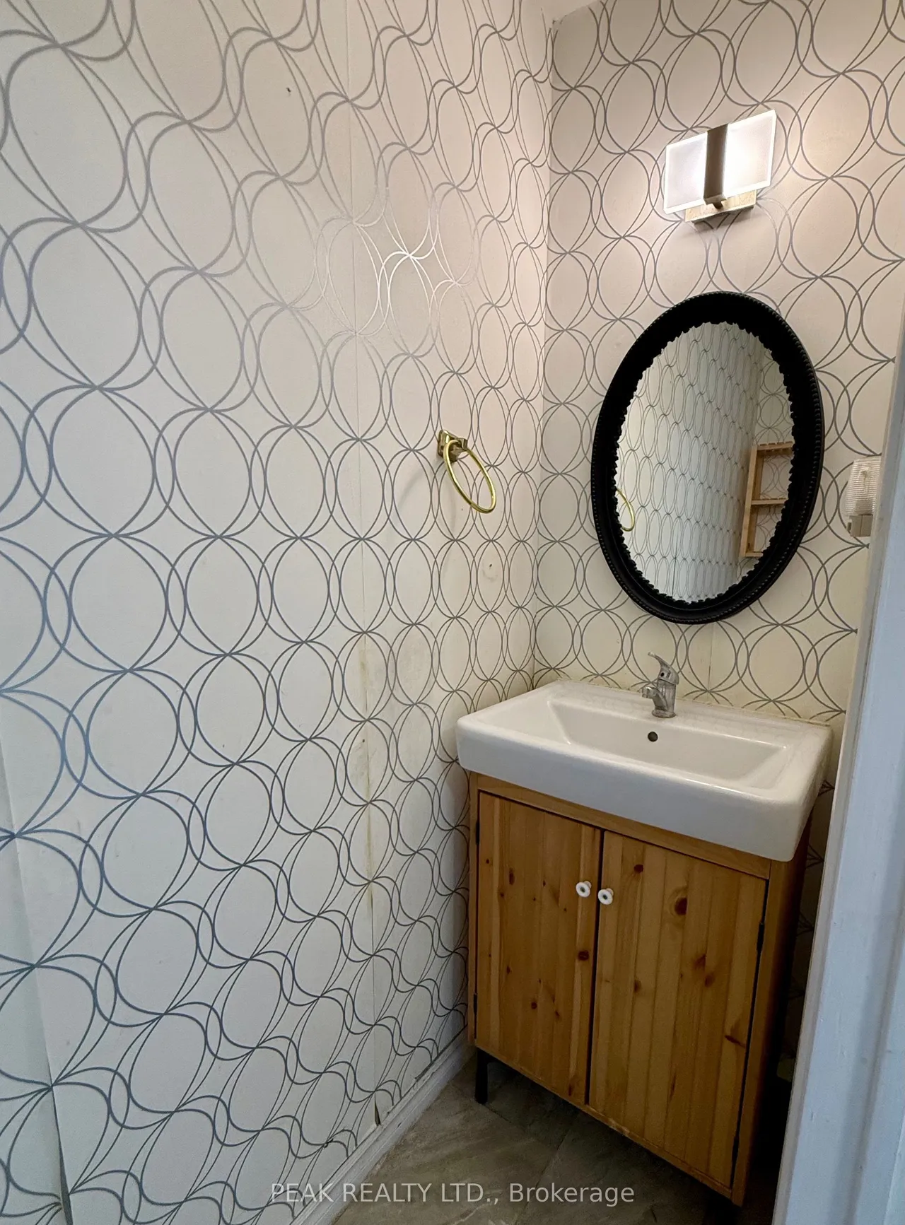 25 Upper Canada Drive — photo 3