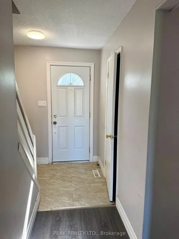 25 Upper Canada Drive — photo 2
