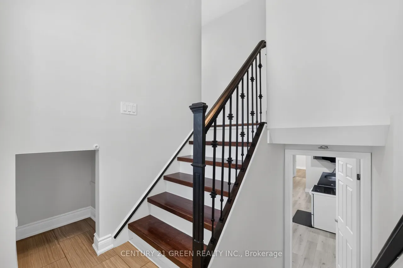 22 Quaker Crescent — photo 2