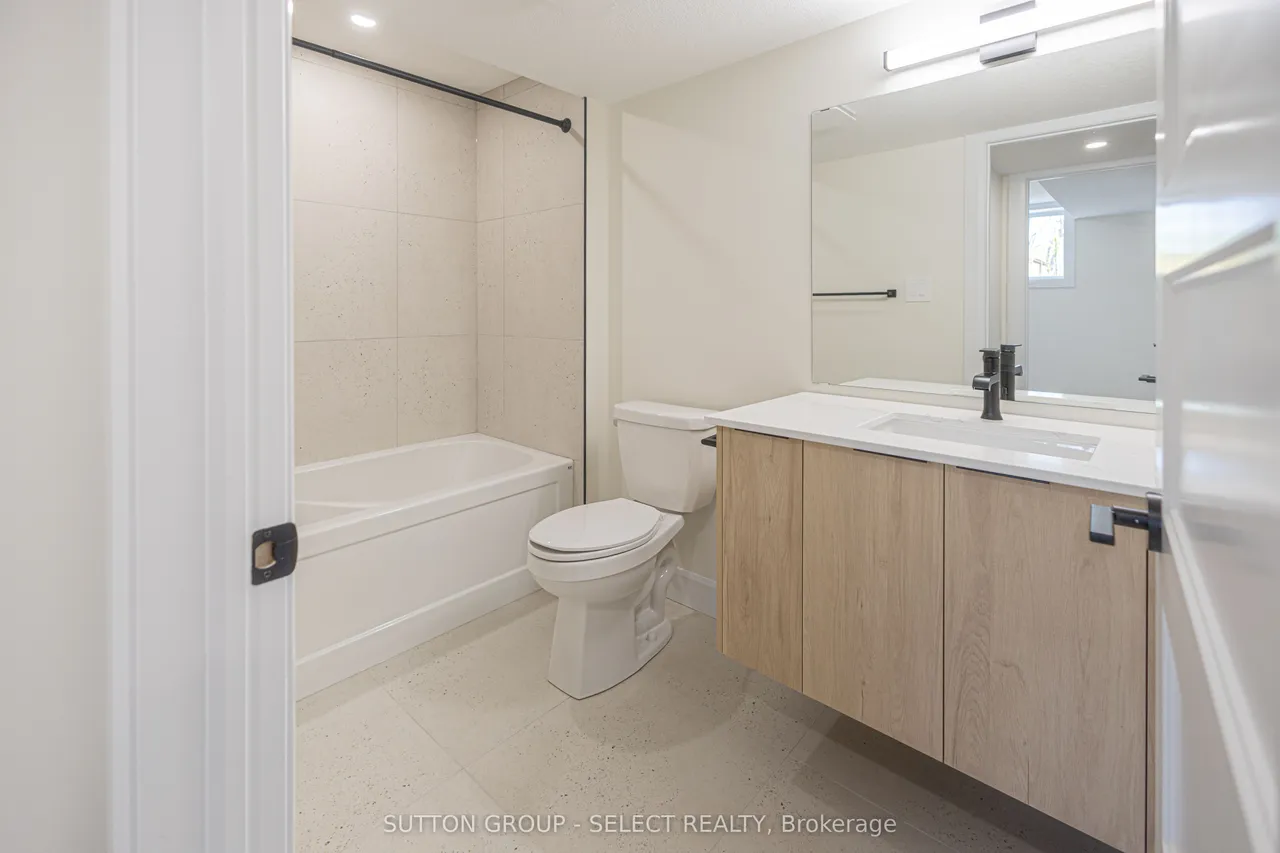 233 Upper Queen Street — photo 35