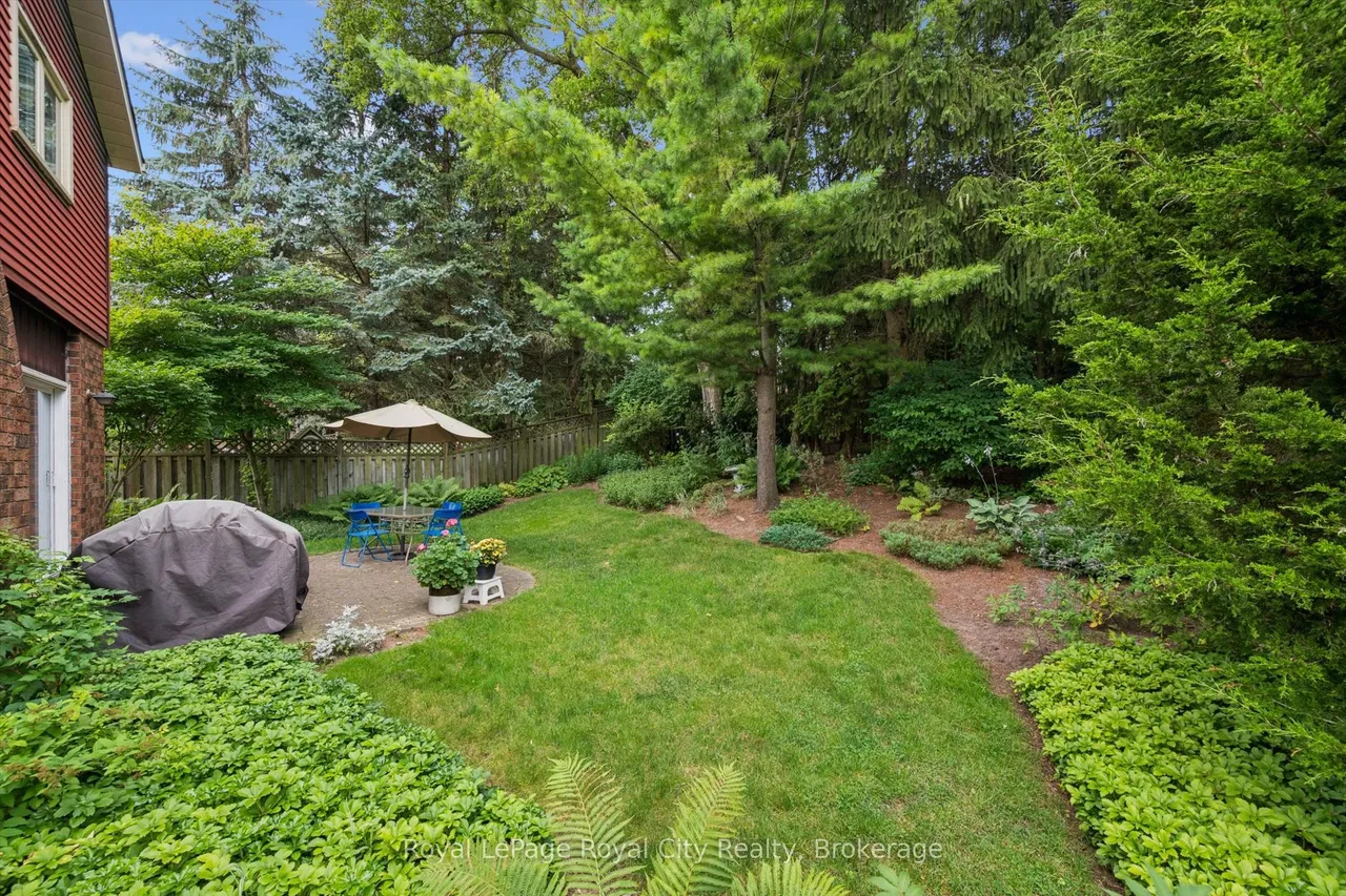 8 MOLLISON Court — photo 27