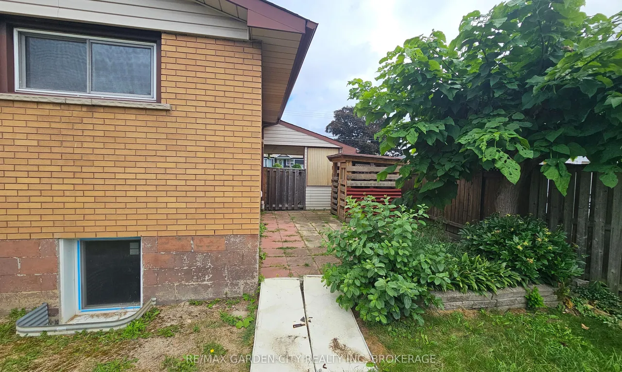 48 MANNING Avenue — photo 24