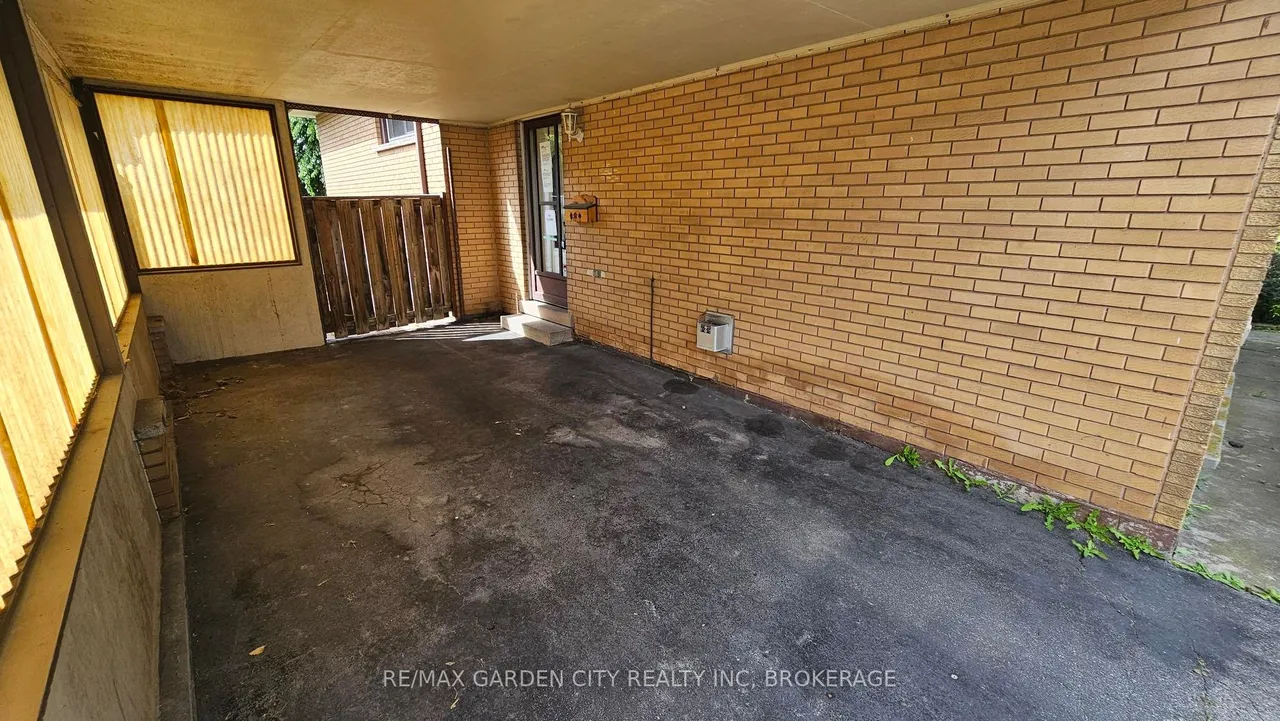 48 MANNING Avenue — photo 3