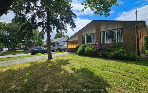 48 MANNING Avenue — photo 2