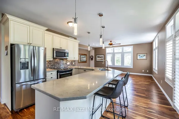 29 Lakewood Crescent — photo 2