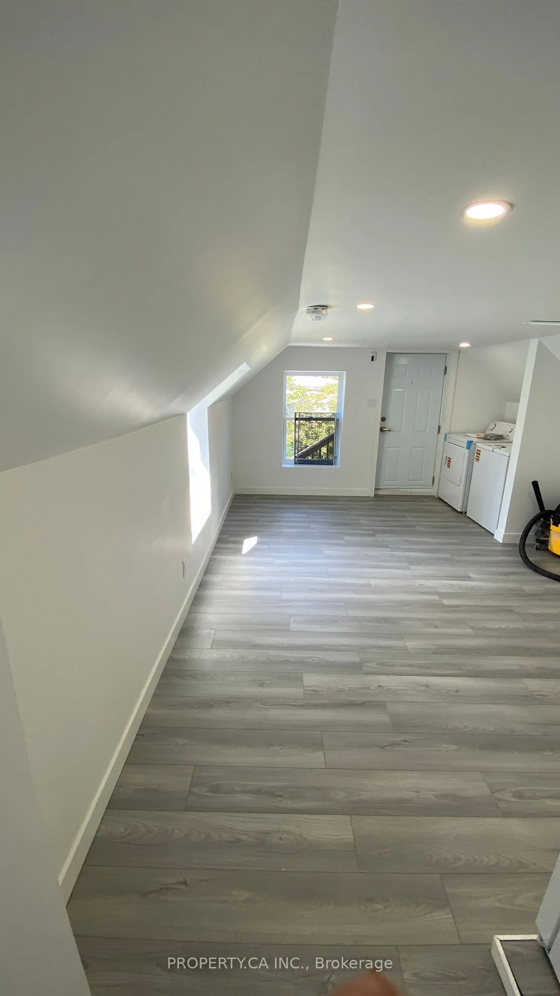 395 Gladstone Avenue — photo 3