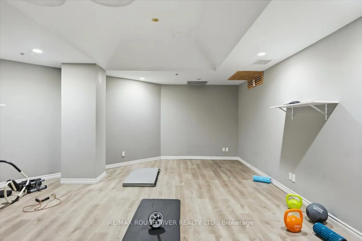 135 James Street S — photo 46
