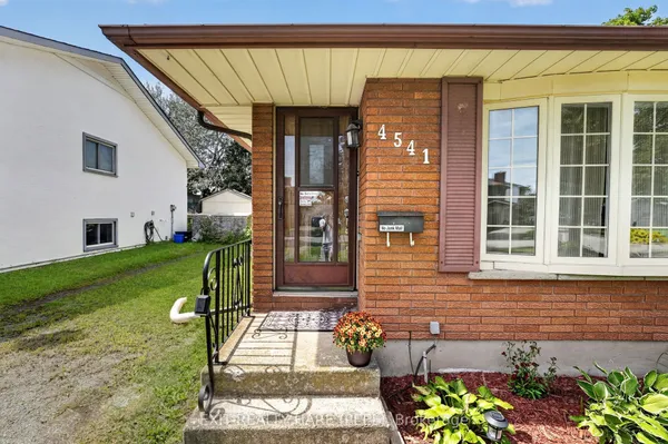 4541 Sussex Drive — photo 2