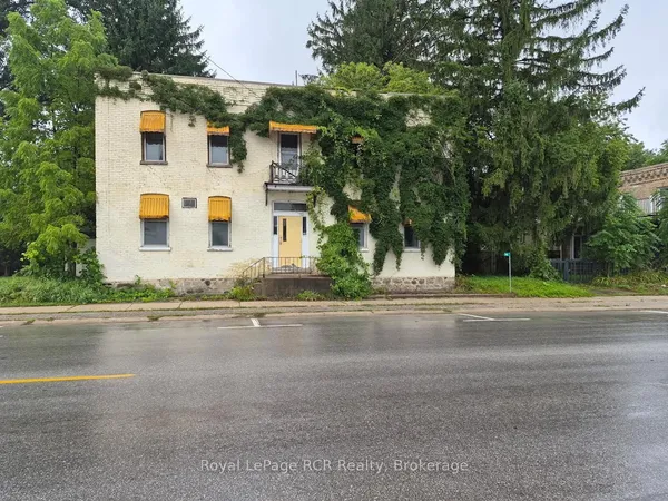 14 Main Street S