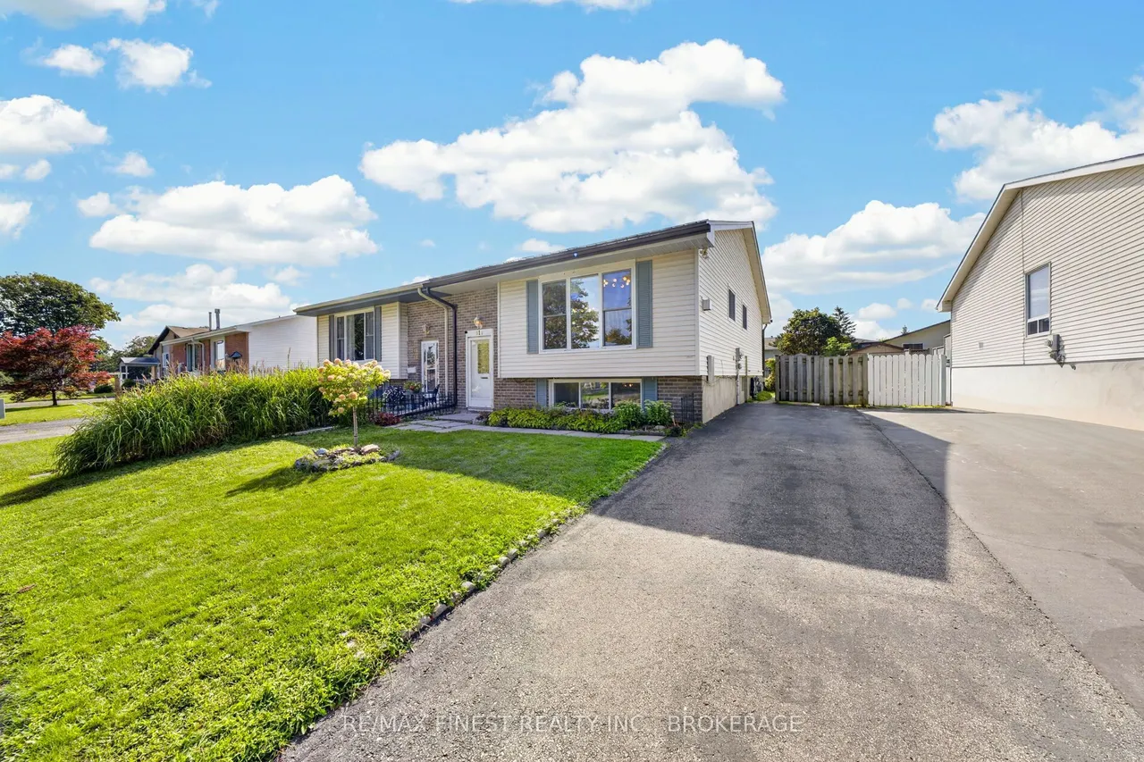 811 Cunningham Crescent — photo 2