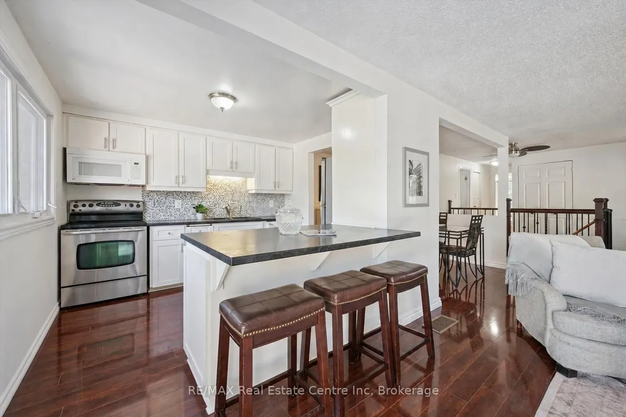 12 MCCARTNEY Road — photo 2