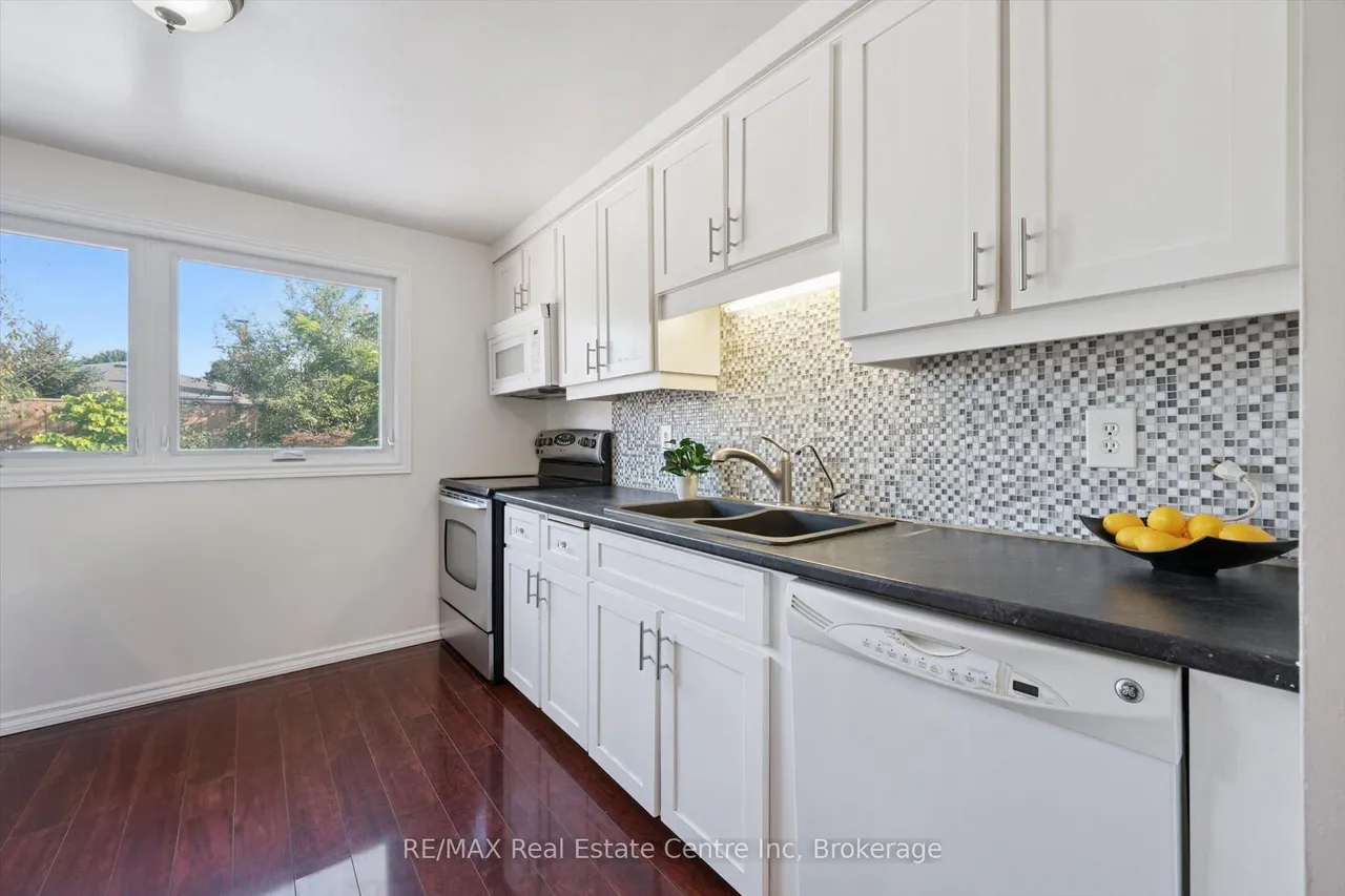 12 MCCARTNEY Road — photo 3