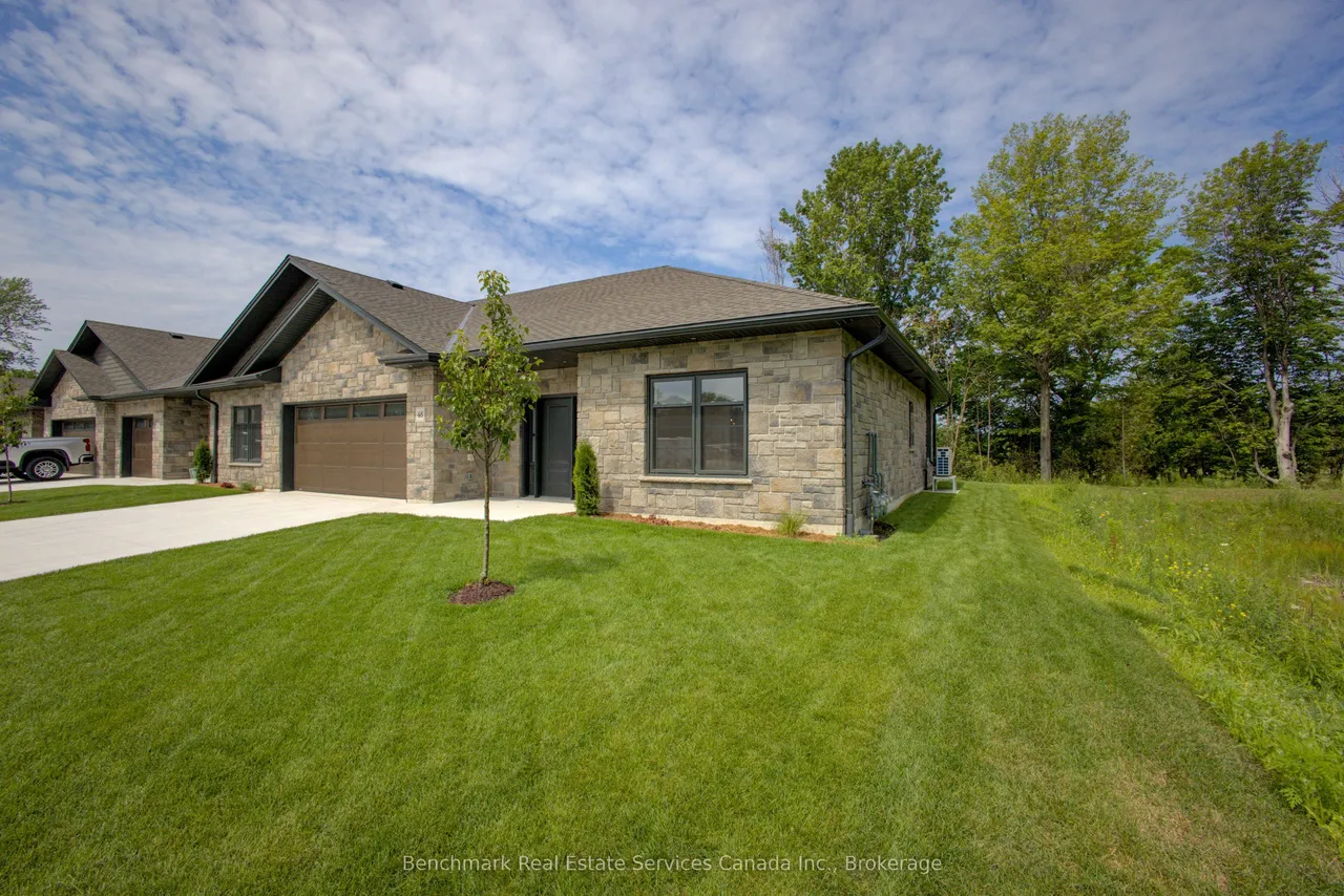 1182 Queen Street — photo 2