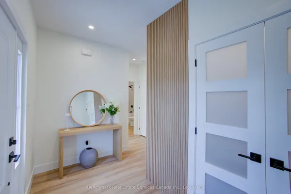 1182 Queen Street — photo 2