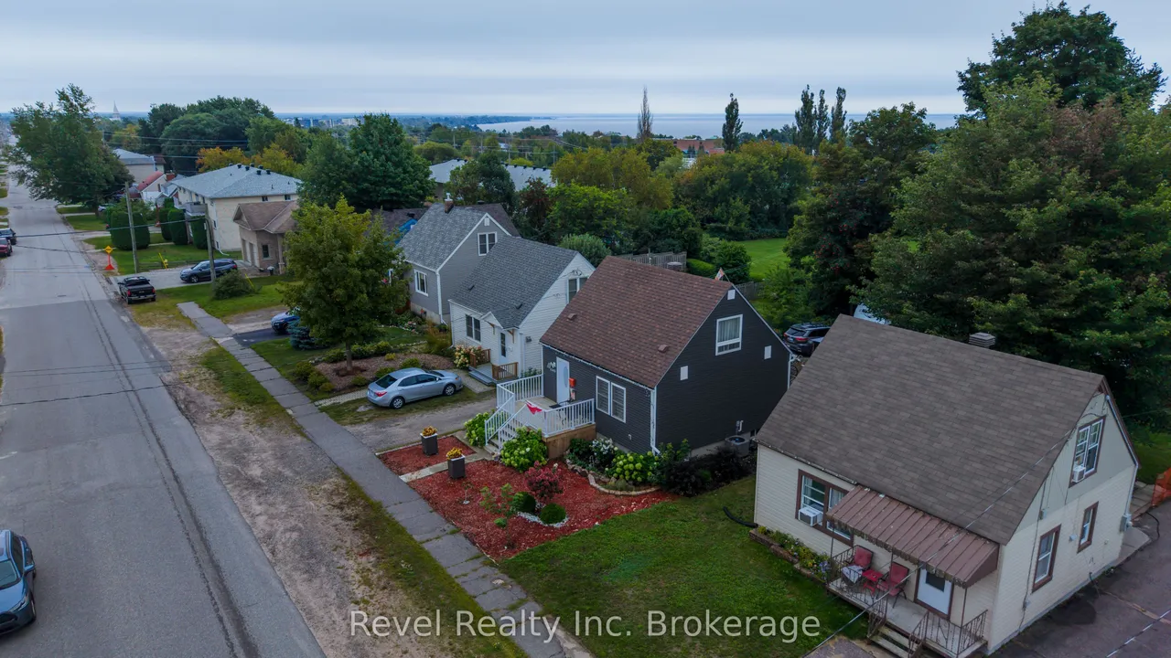 1343 Copeland Street — photo 3