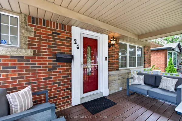 24 Castlefield Drive — photo 2
