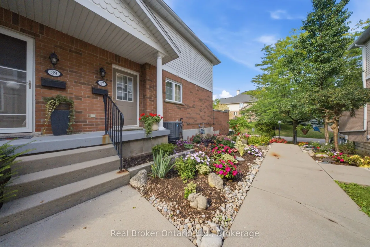 941 Gordon Street — photo 2