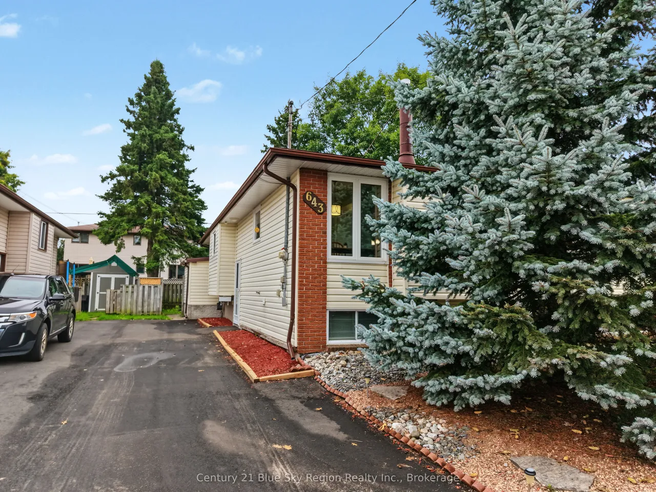 643 Robarts Avenue — photo 2