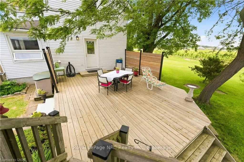 594 Niagara Stone Road — photo 3