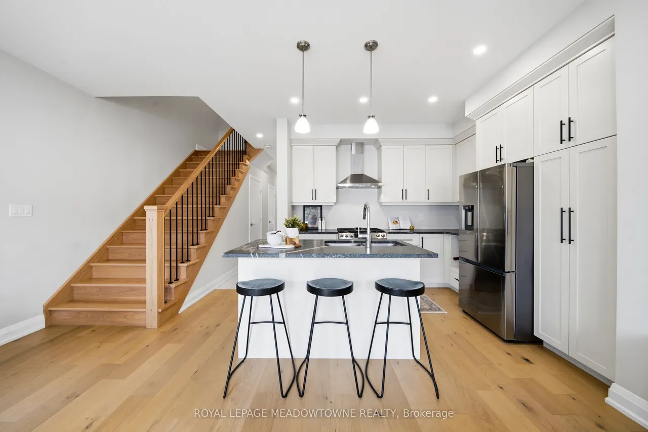 675 Victoria Road — photo 3