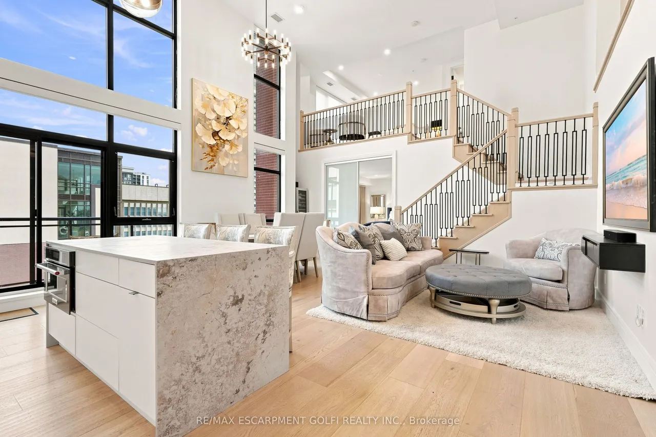 112 King Street E