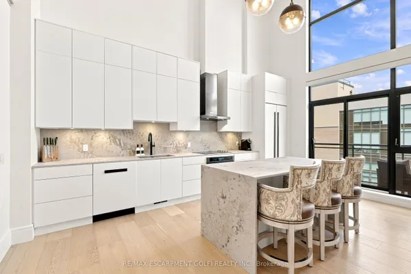 112 King Street E — photo 2
