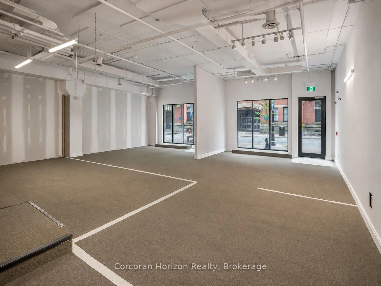 183 James Street N — photo 3