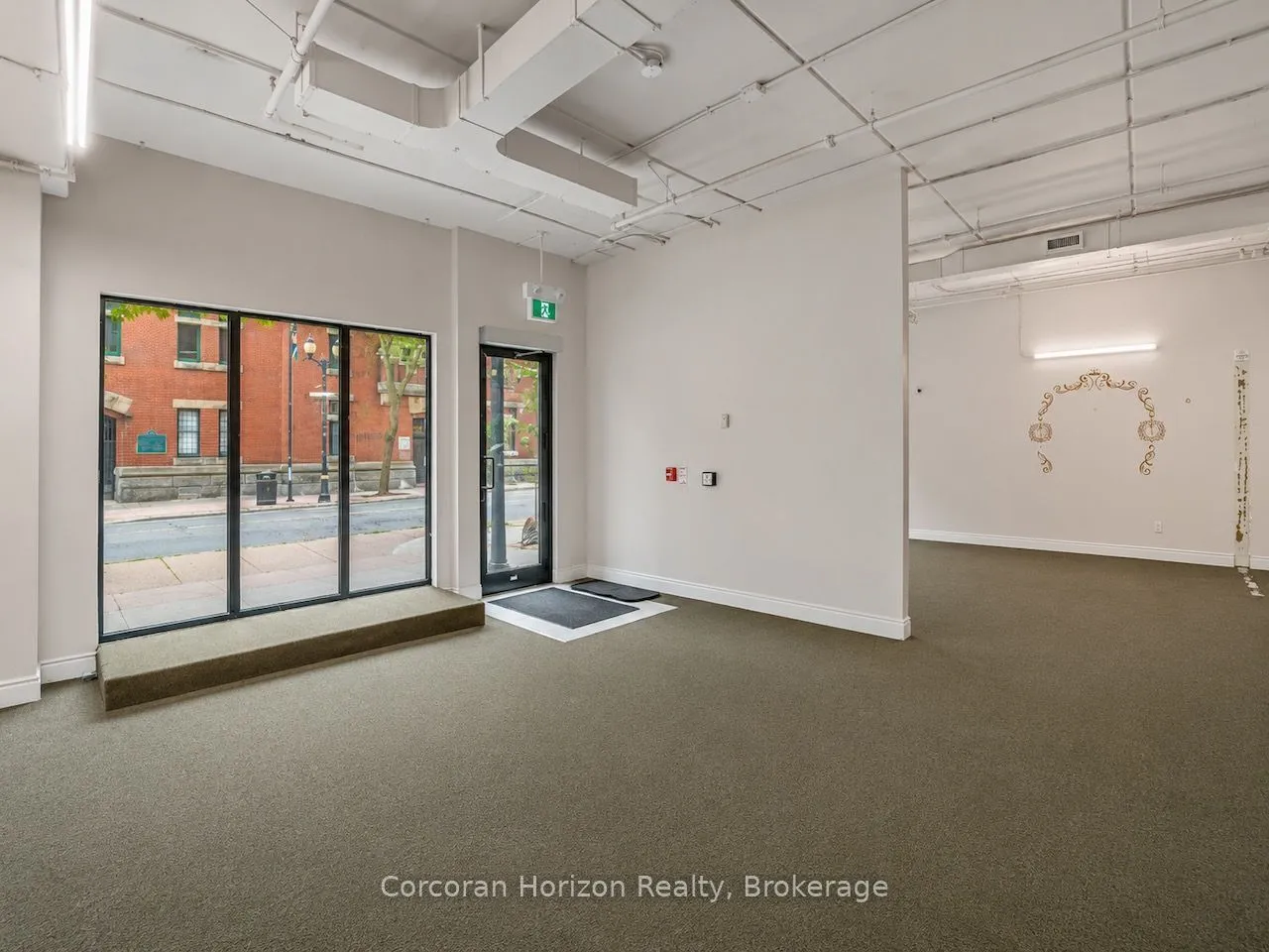 185 James Street N — photo 2