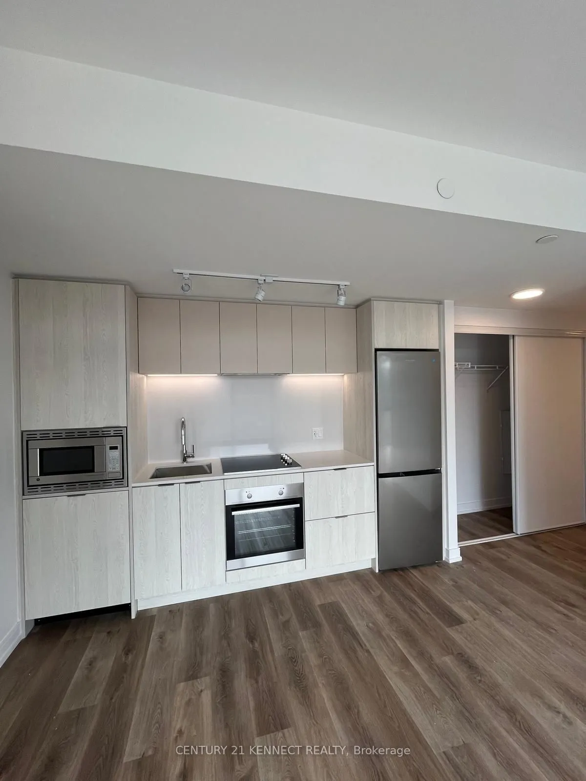 1 Jarvis Street — photo 3