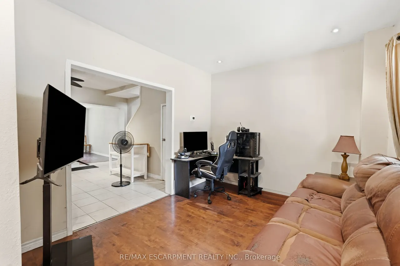 26 Niagara Street — photo 3