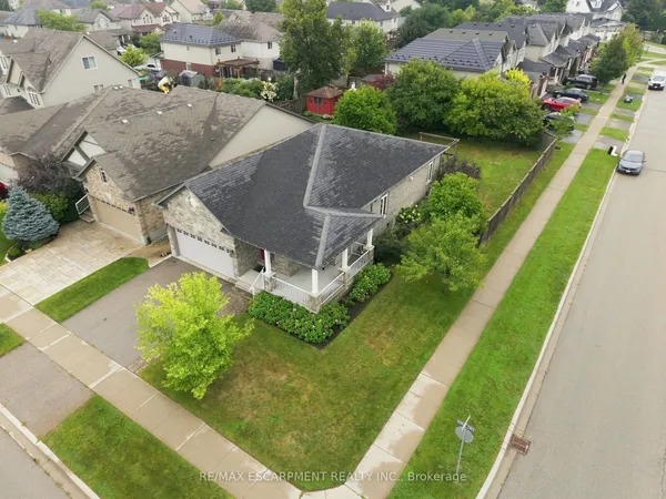 33 Norma Crescent — photo 2