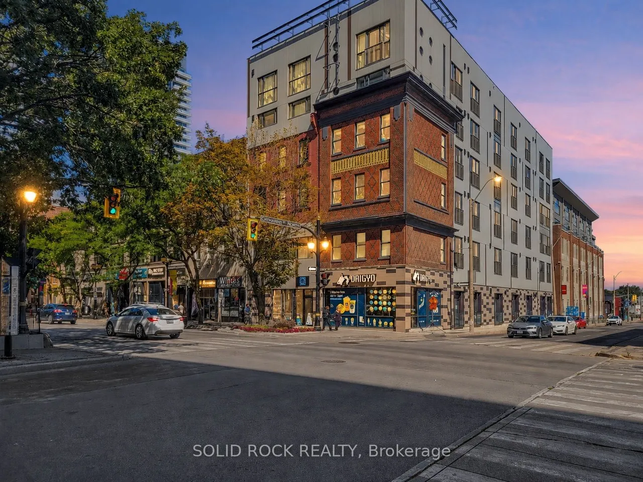 121 King Street E