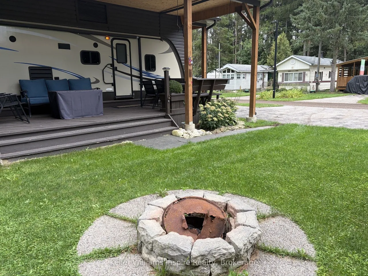 619 OAK Street — photo 3
