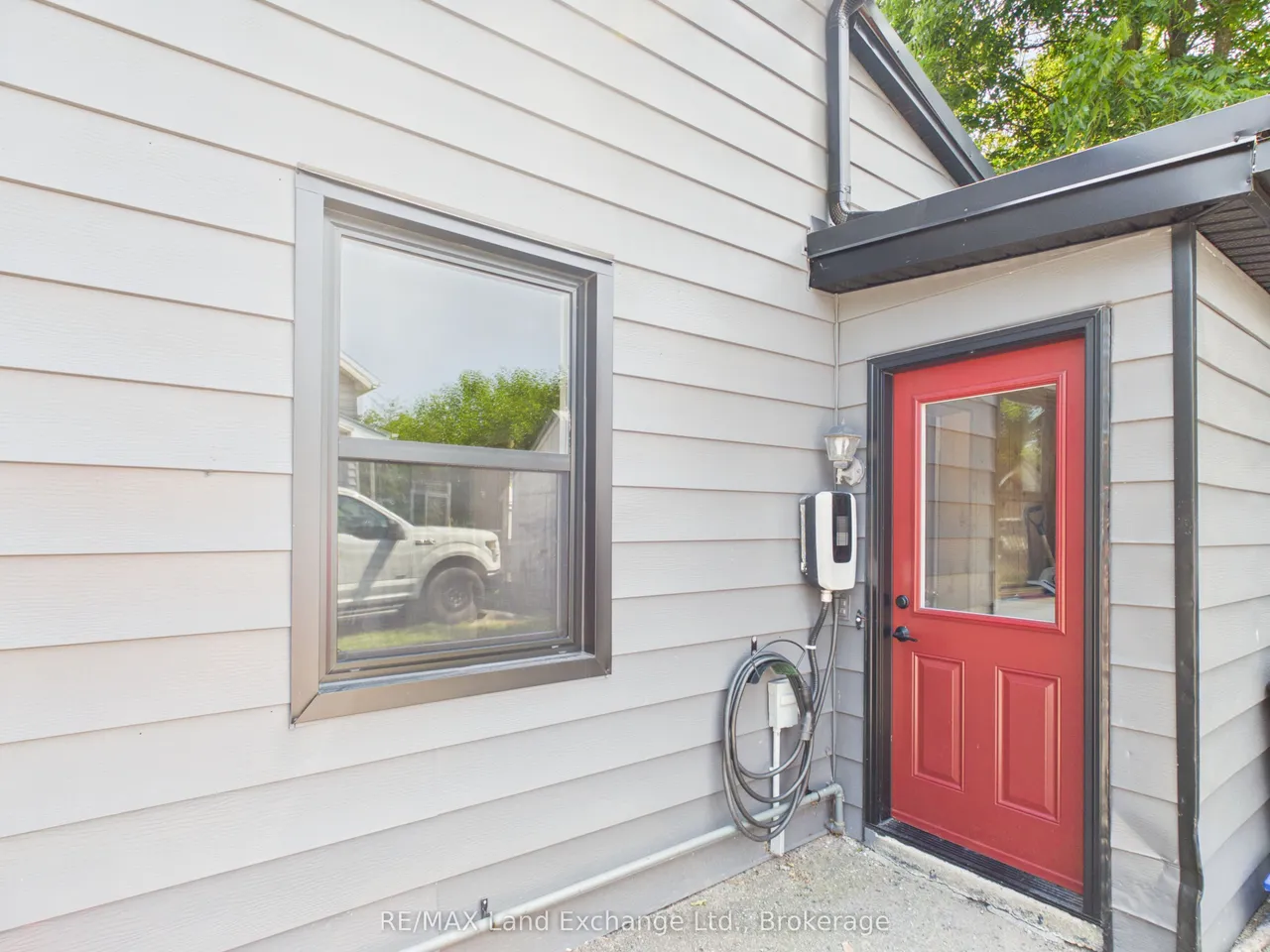 410 RUSSELL Street — photo 3