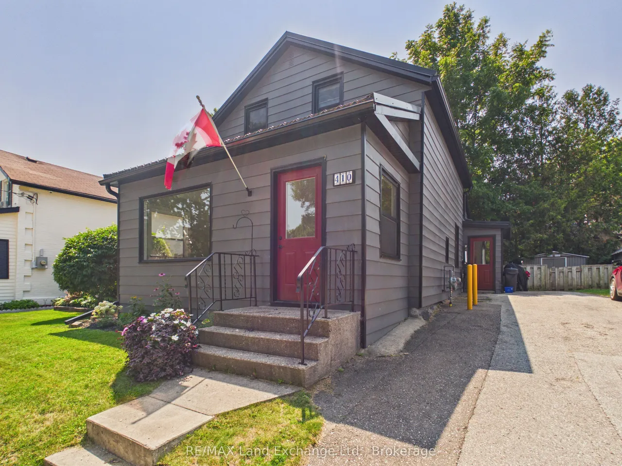 410 RUSSELL Street